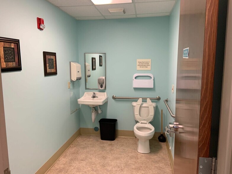 More Photos Of 509 Olde Waterford Way, Leland Office For Lease