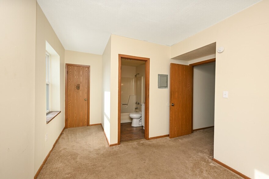 More Photos Of 5 E Wallace Ave, New Castle Apartments For Sale