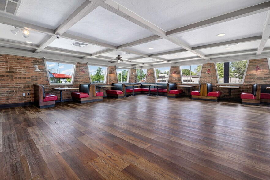 More Photos Of 1514 W Lindsey St, Norman Restaurant For Lease