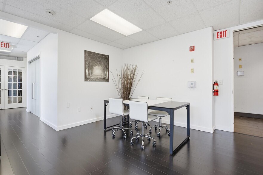 More Photos Of 8527 Pines Blvd, Pembroke Pines Office For Sale