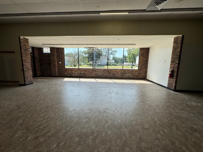 More Photos Of 109 E Clark St, La Plata Freestanding For Lease