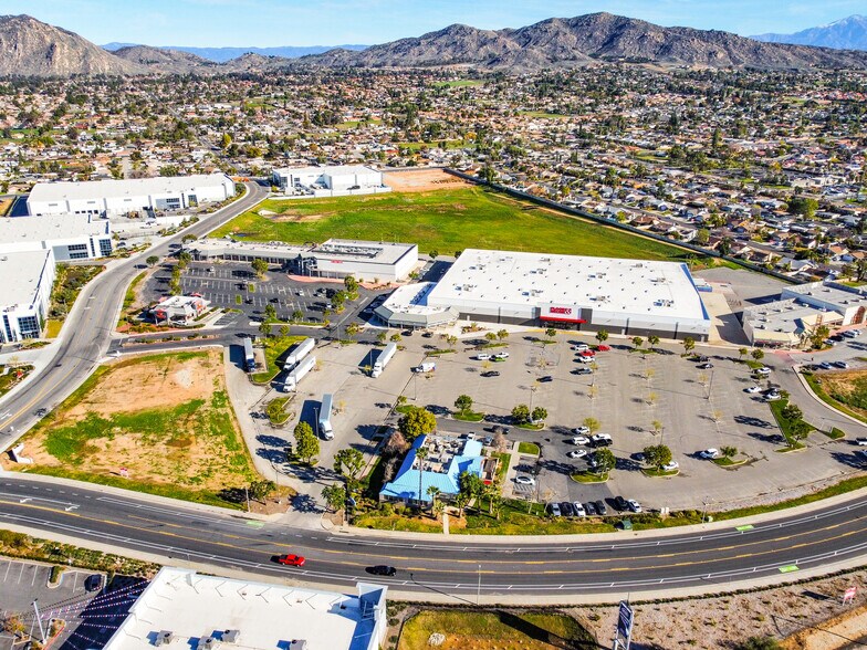 More Photos Of 24318 Hemlock Ave, Moreno Valley Unknown For Lease