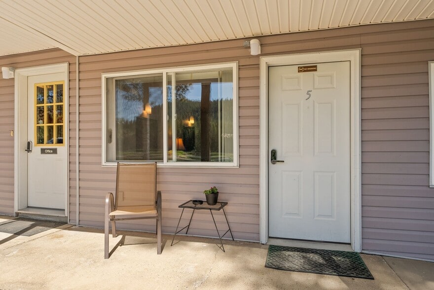 More Photos Of 8612 Washington 31 Hwy, Metaline Hotel For Sale