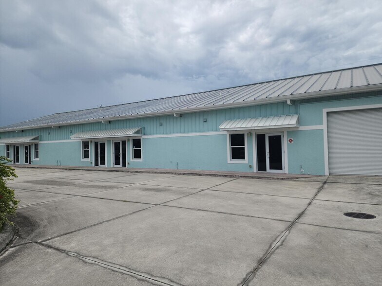 More Photos Of 1007 NE 7th Ter, Cape Coral Warehouse For Sale