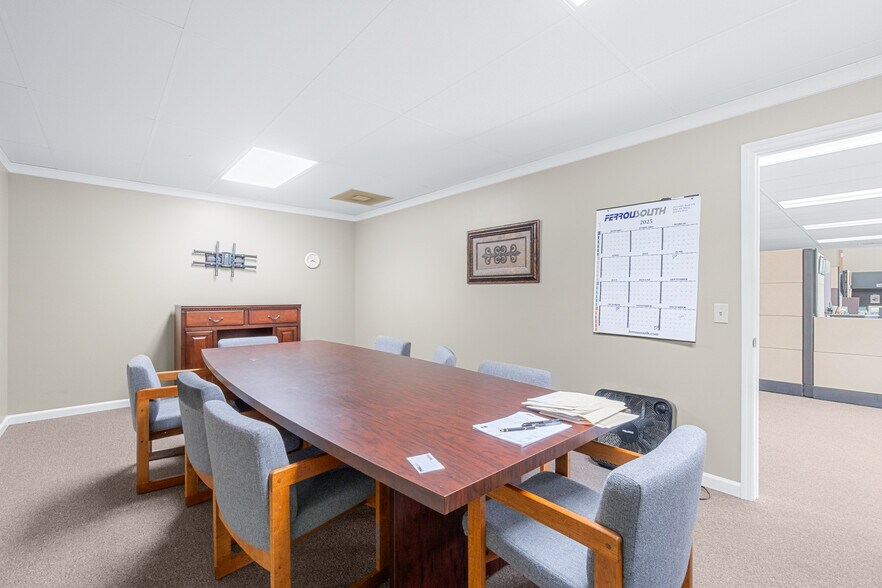 More Photos Of 3565 Main St, Jasper Office For Sale