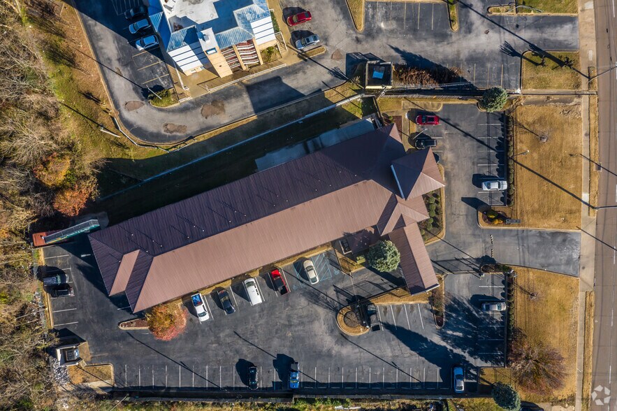 More Photos Of 2855 Old Austin Peay Hwy, Memphis Hotel For Sale