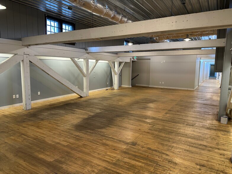 More Photos Of 9130 Otis Ave, Indianapolis Flex For Lease