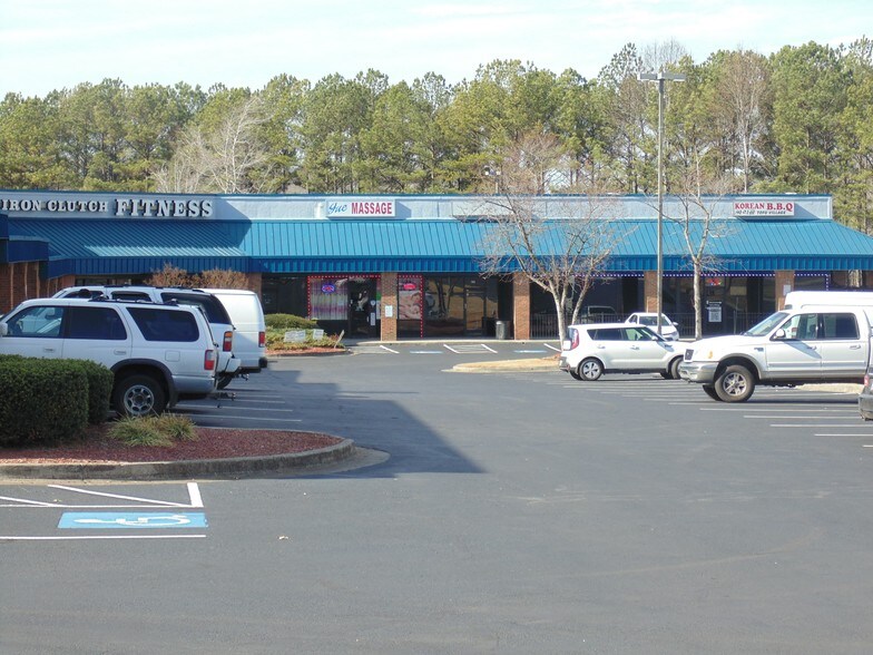 More Photos Of 700 Sandy Plains Rd, Marietta Storefront For Lease