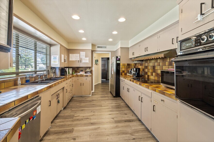 More Photos Of 1415 W Scott Ave, Fresno Assisted Living For Sale