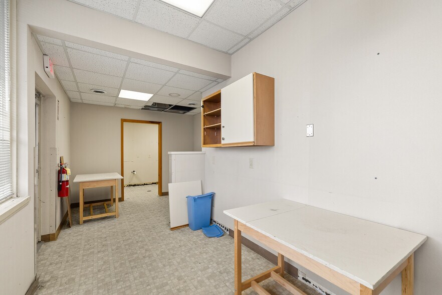 More Photos Of 2050 W Fourth St, Mansfield Medical For Lease