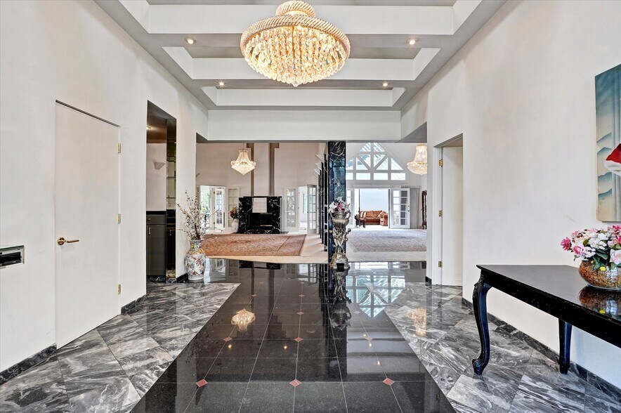 More Photos Of 4623 Hayvenhurst Ave, Encino Apartments For Sale