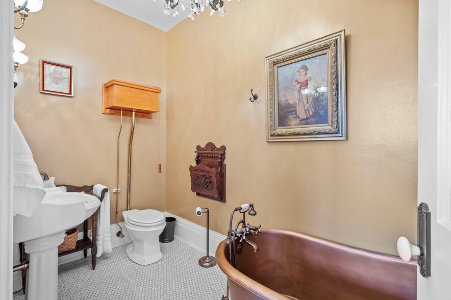 More Photos Of 403 E Adams St, Sandusky Hospitality For Sale