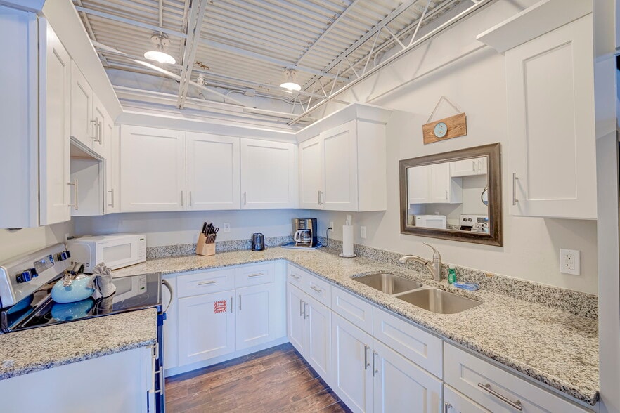 More Photos Of 1161-1165 Estero Blvd, Fort Myers Storefront Retail Residential For Sale