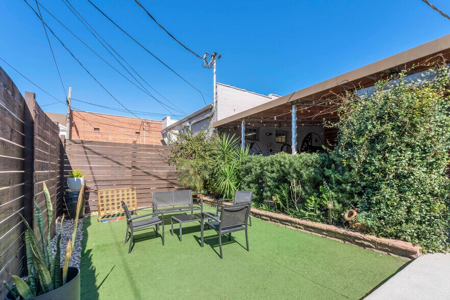 More Photos Of 1740-1744 N Main St, Jacksonville Storefront For Lease