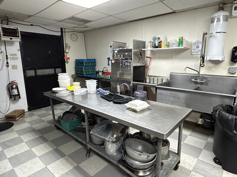 More Photos Of 1110 E 4th St, Ainsworth Restaurant For Sale