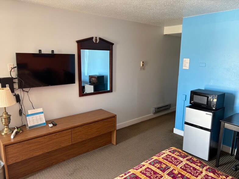 More Photos Of 100 5th St, Adair Hotel For Sale