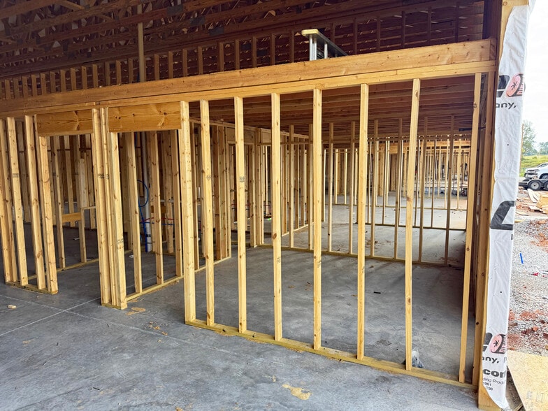 More Photos Of 400 Red Squirrel St, Bowling Green Specialty For Sale