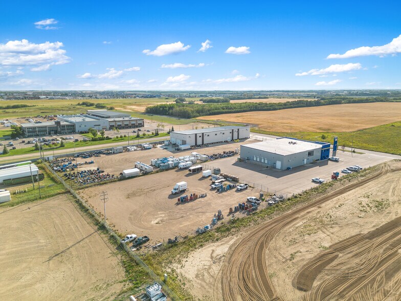 More Photos Of 5267 67 Av, Lloydminster Warehouse For Lease