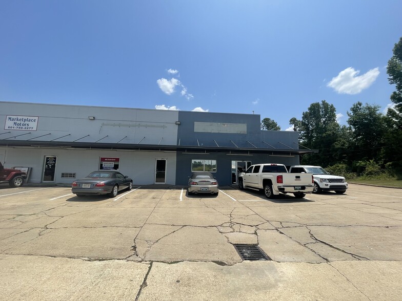 Primary Photo Of 112-134 Market Pl, Hazlehurst Unknown For Lease