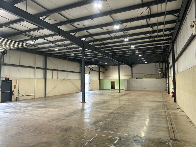 More Photos Of 335 Commerce Blvd, Liverpool Unknown For Lease