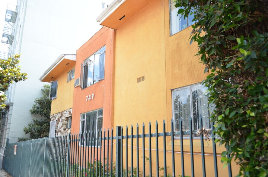 More Photos Of 749 S Berendo St, Los Angeles Apartments For Sale