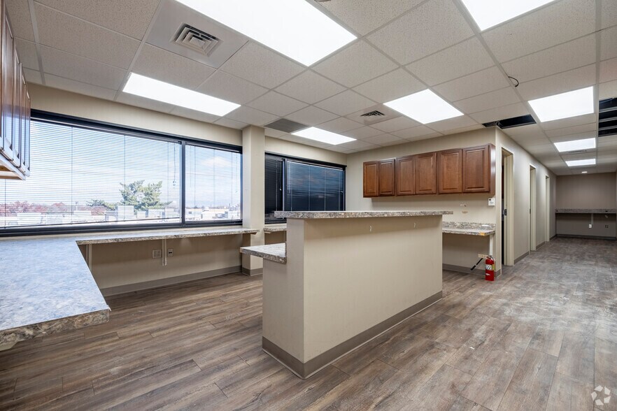 More Photos Of 2424 50th St, Lubbock Medical For Sale