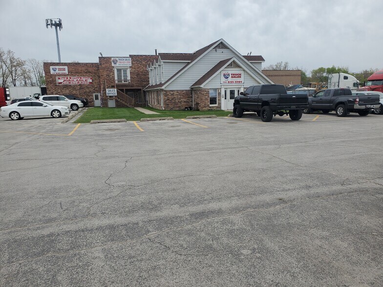 More Photos Of 5250 W Plattner Dr, Alsip Warehouse For Lease