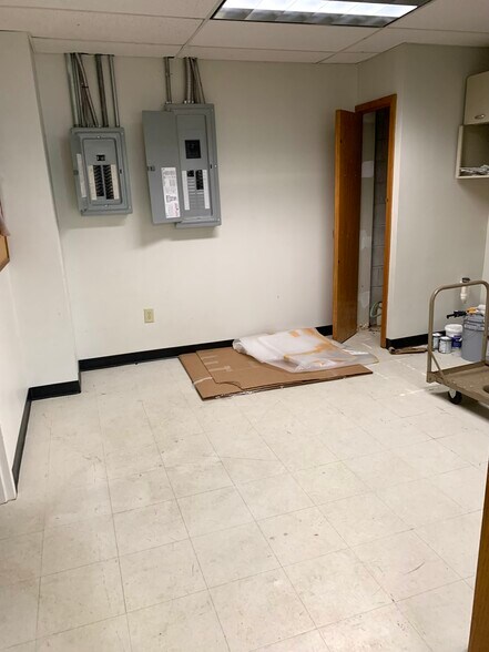 More Photos Of 2800 Lafayette Rd, Portsmouth Freestanding For Lease