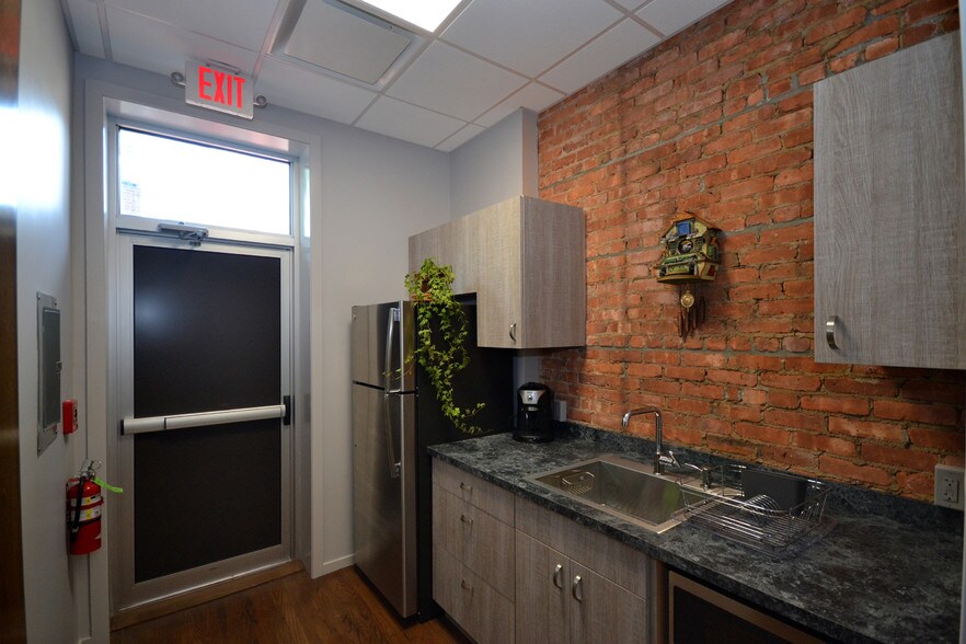 More Photos Of 20 W Main St, Riverhead Office For Lease