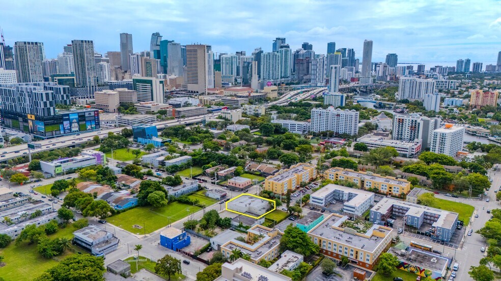 More Photos Of 702 NW 5th Ave, Miami Freestanding For Lease