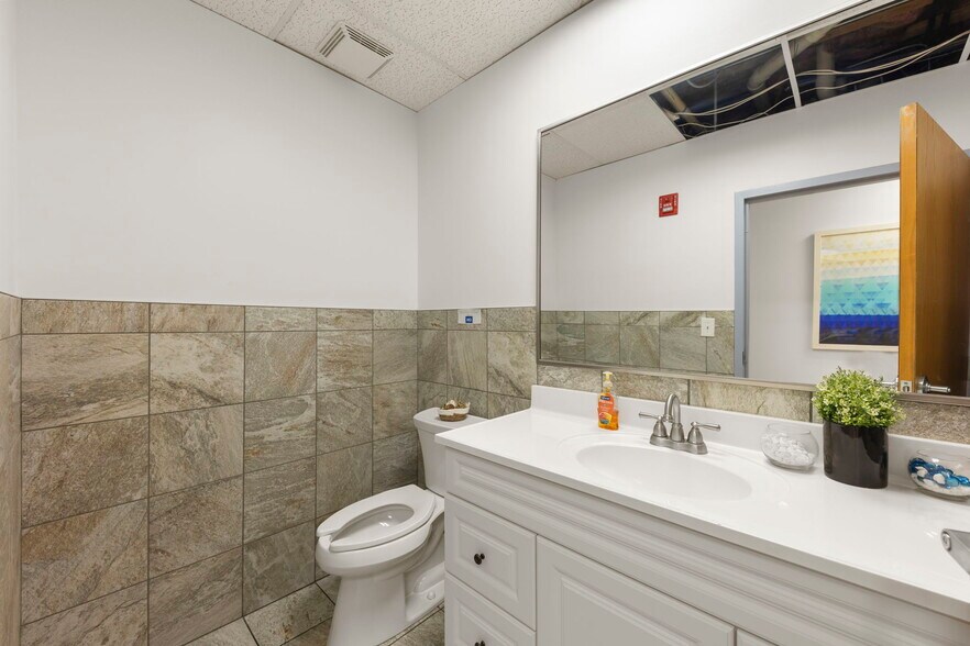More Photos Of 1N131 County Farm Rd, Winfield Office Residential For Sale