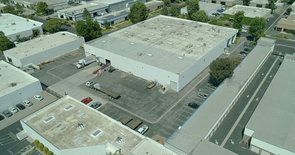 More Photos Of 5155 Goldman Ave, Moorpark Manufacturing For Lease
