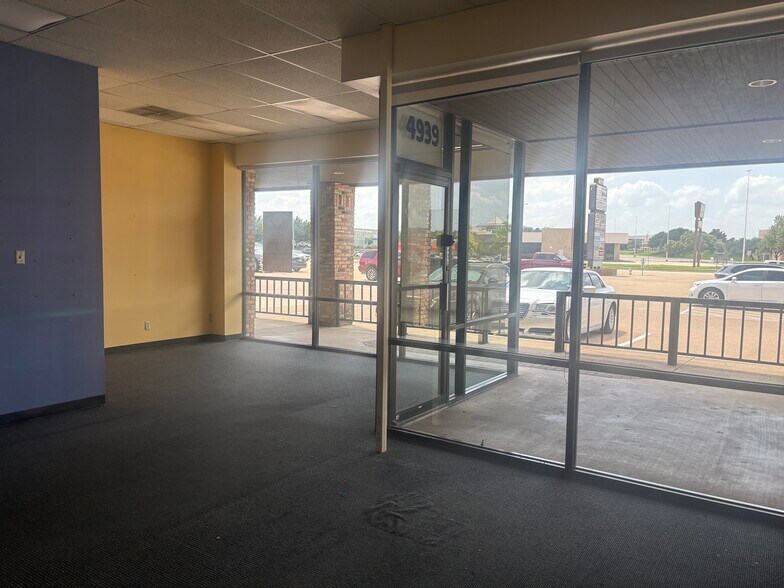 More Photos Of 4901-4999 S Hulen St, Fort Worth Unknown For Lease