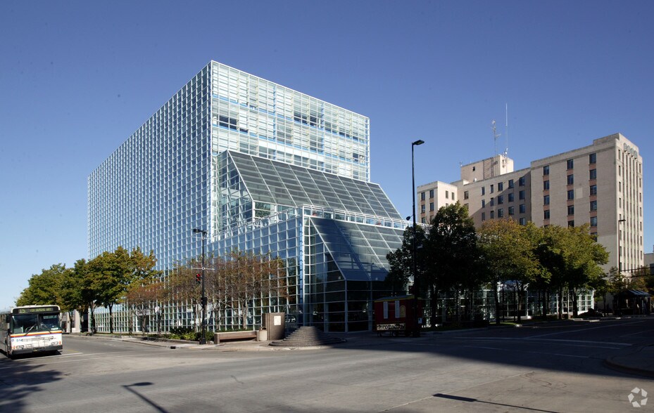More Photos Of 1 S Pinckney St, Madison Office For Lease