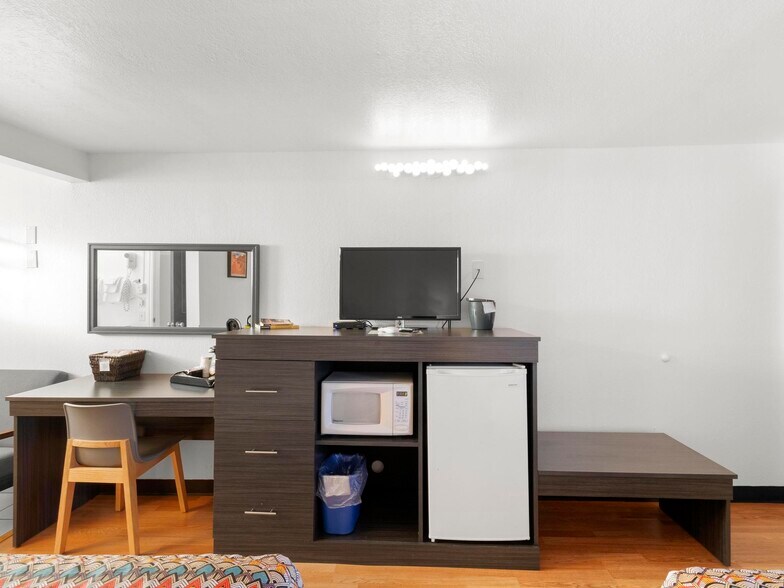 More Photos Of 475 W Main St, Escalante Hotel For Sale