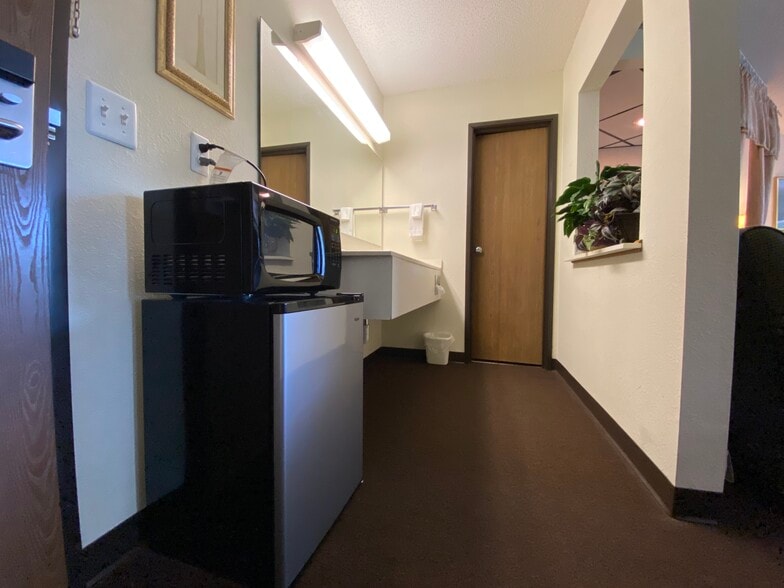 More Photos Of 821 Highway 75 N, Breckenridge Hotel For Sale