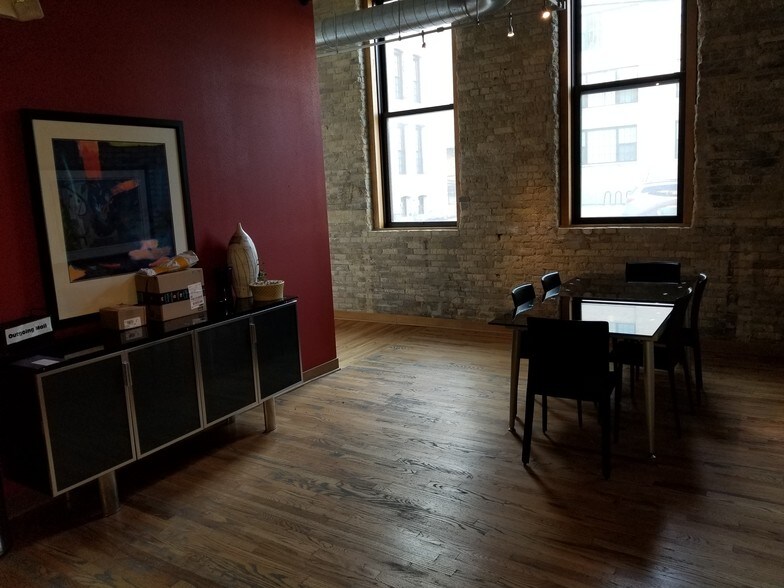 More Photos Of 1017 S 2nd St, Milwaukee Apartments For Lease