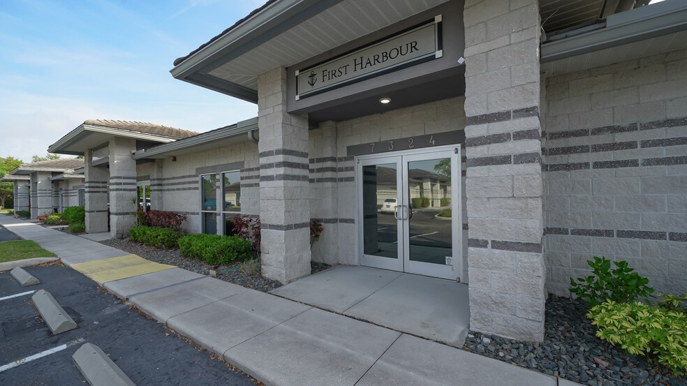 More Photos Of 7316-7320 Delainey Ct E, Sarasota Office Residential For Sale
