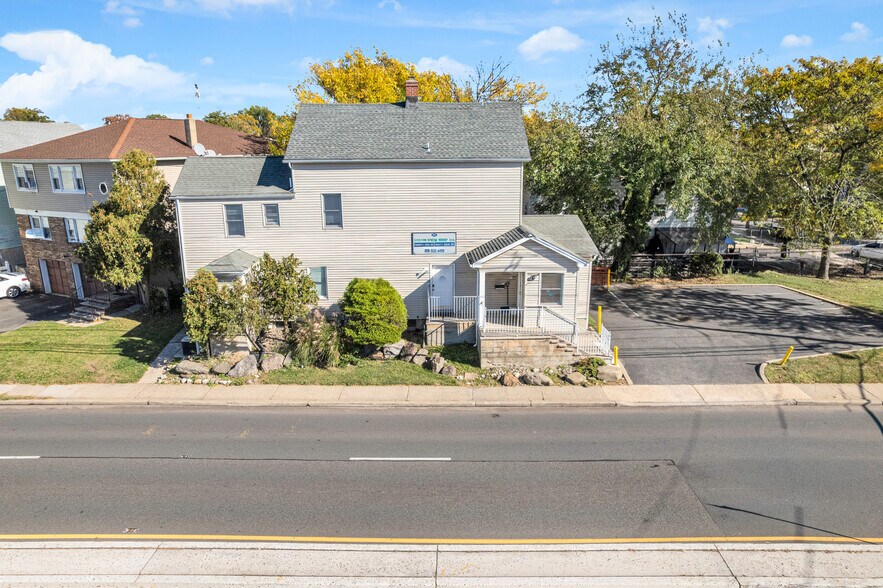 More Photos Of 553 Chilton St, Elizabeth Medical For Lease