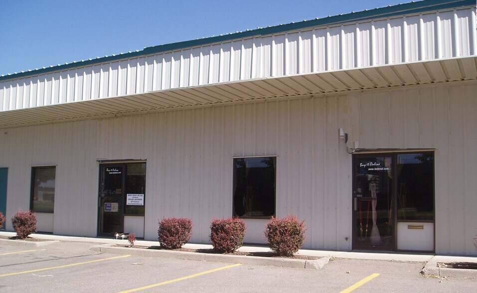 More Photos Of 3020 N Sullivan Rd, Spokane Flex For Lease