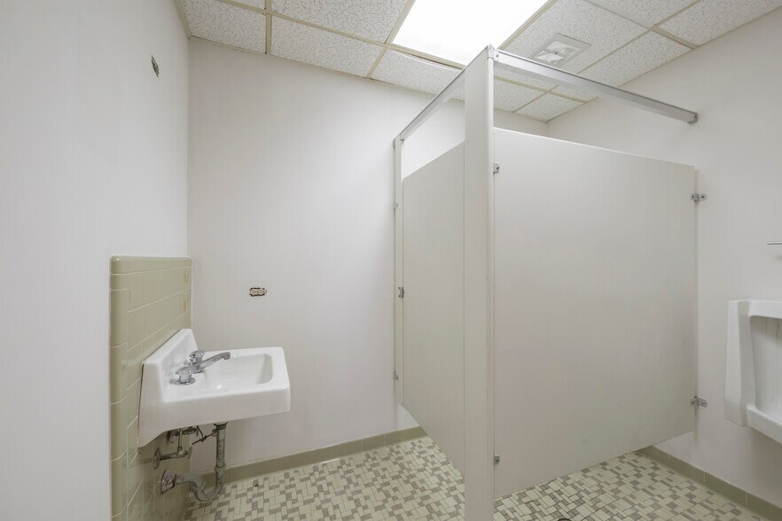 More Photos Of 1807 Tower Dr, Monroe Office For Sale