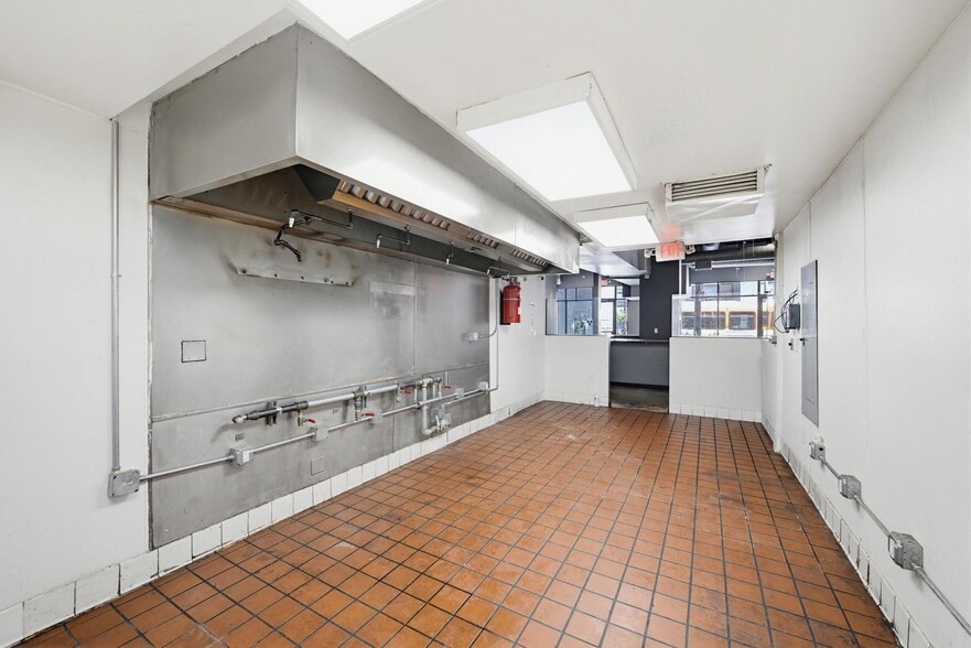 More Photos Of 212 W 5th St, Los Angeles Restaurant For Lease