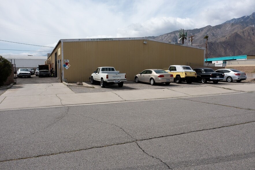 More Photos Of 145 W Oasis Rd, Palm Springs Service For Sale