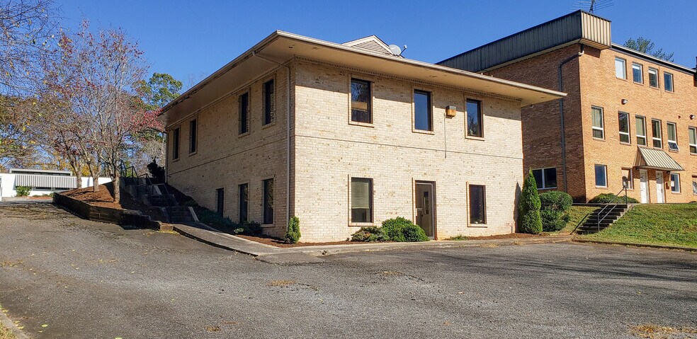 More Photos Of 1949 Thomson Dr, Lynchburg Medical For Lease
