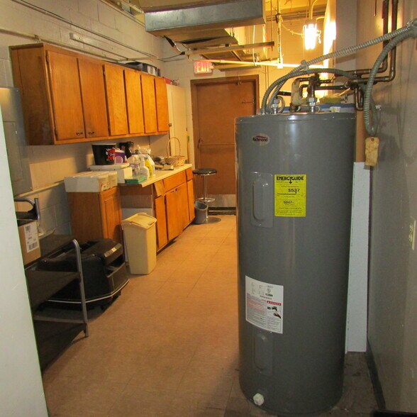 More Photos Of 4694 Free Pike, Dayton Freestanding For Sale