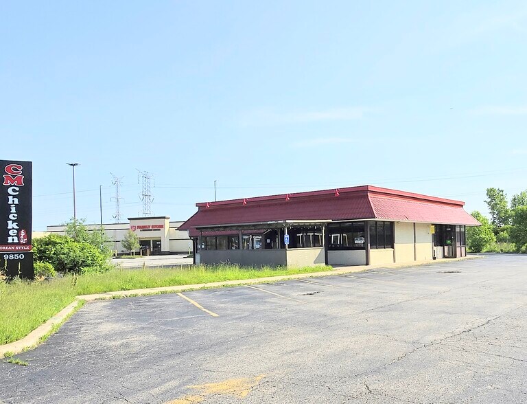 Primary Photo Of 9850 Milwaukee Ave, Glenview Fast Food For Sale