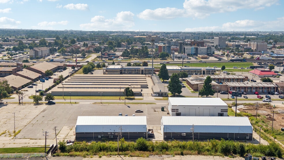 More Photos Of 4403-4411 SW 3rd St, Oklahoma City Showroom For Sale