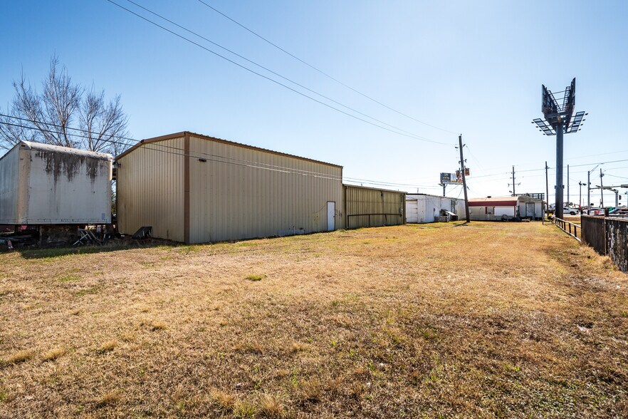 More Photos Of 2025 FM 1960 Bypass Rd E, Humble General Retail For Sale