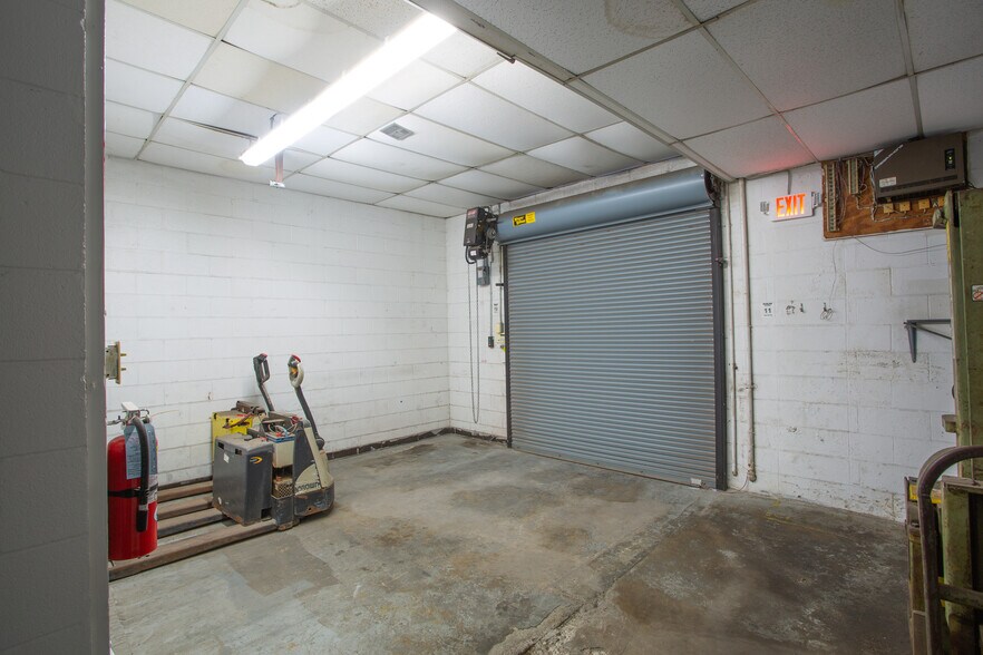 More Photos Of 726 N Expressway 77, Harlingen Warehouse For Lease