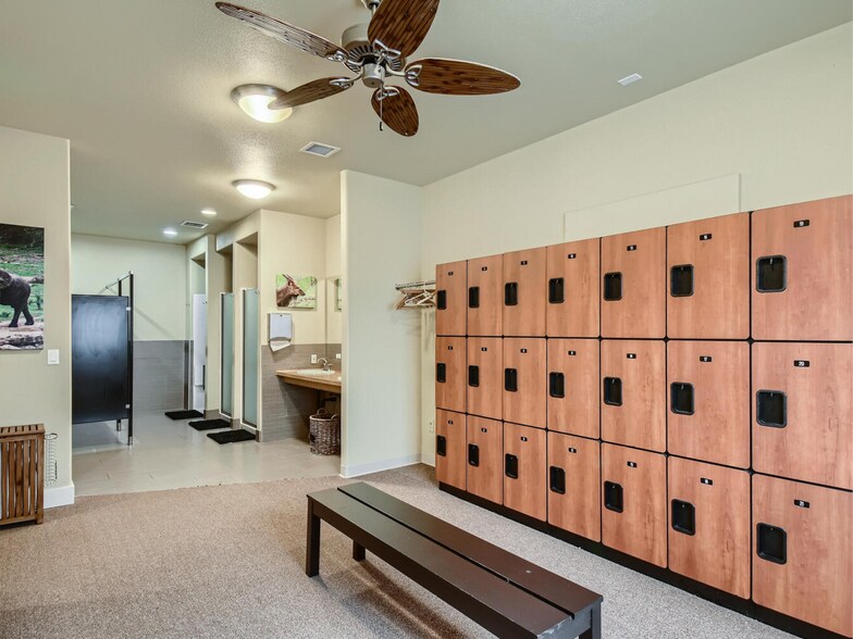 More Photos Of 9970 SW Beaverton Hillsdale Hwy, Beaverton Veterinarian Kennel For Sale